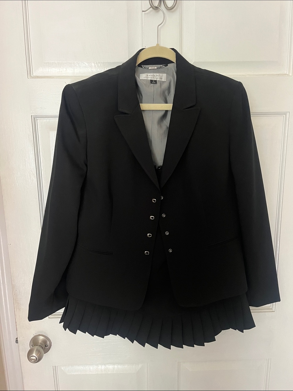 Tahari Black Women's Tailored Blazer with Pleated skirt
